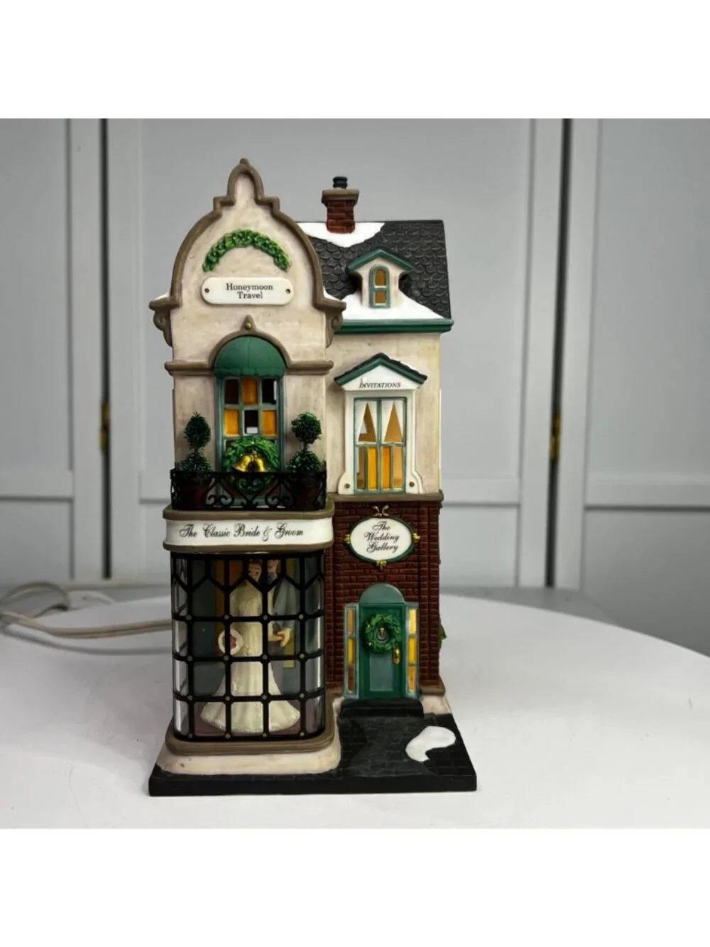 Dept 56 The Wedding Gallery, Christmas in the City Lighted Building - 1998
